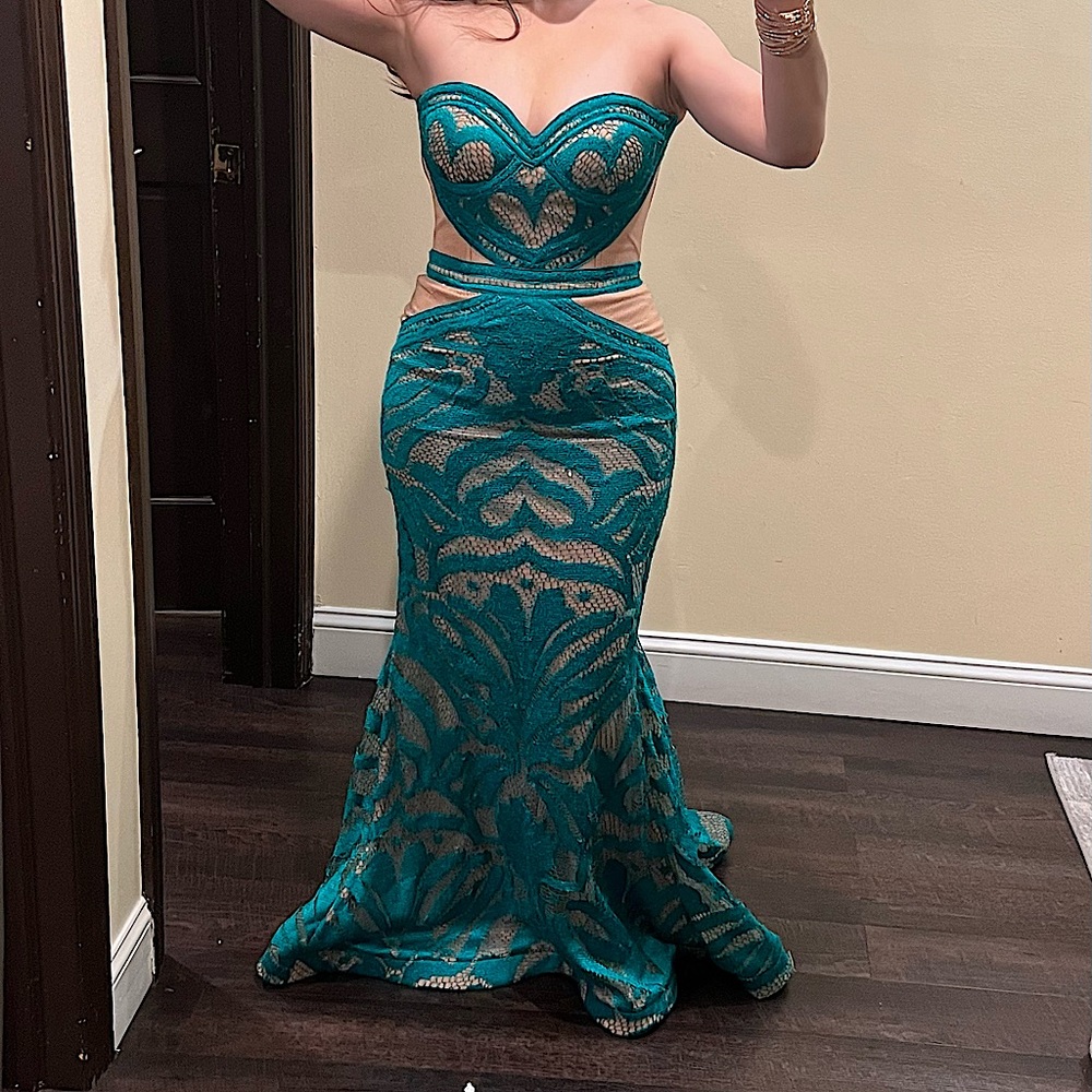 Strapless night gown in green lace and nude sequins from Fouad Sarkis couture